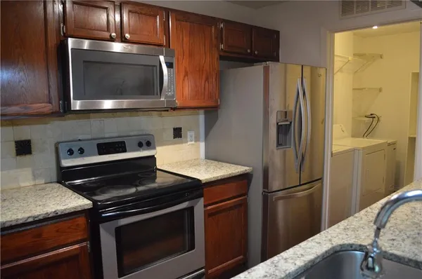 $1,950 | 527 Warm Springs Circle, Roswell, GA 30075