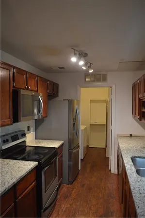 $1,950 | 527 Warm Springs Circle, Roswell, GA 30075