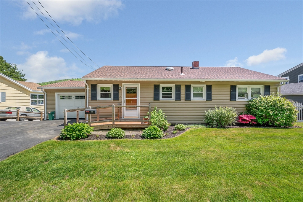 93 Whitehall Road Amesbury, MA 01913 - Photo 2 of 39 Gallery Image 2
