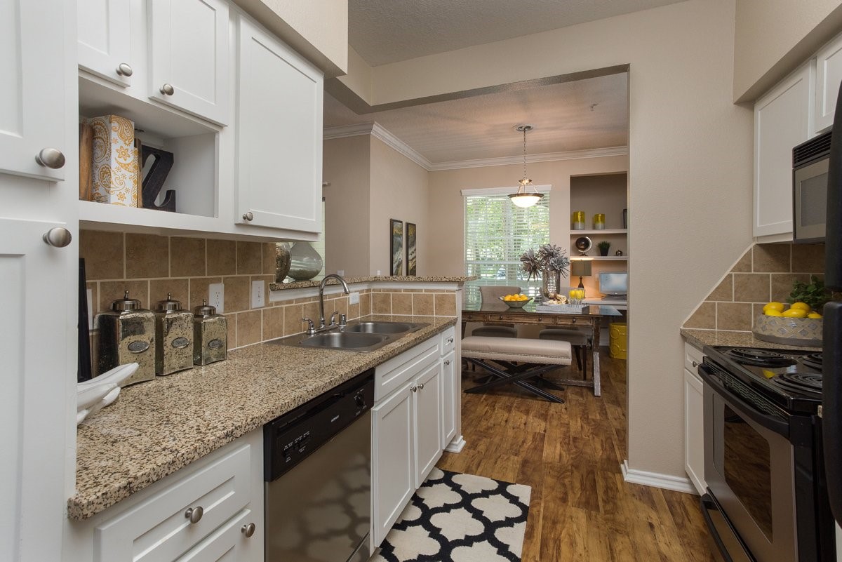 10440 Deerwood Road, Unit 90924 Houston, TX 77042 - Photo 4 of 20