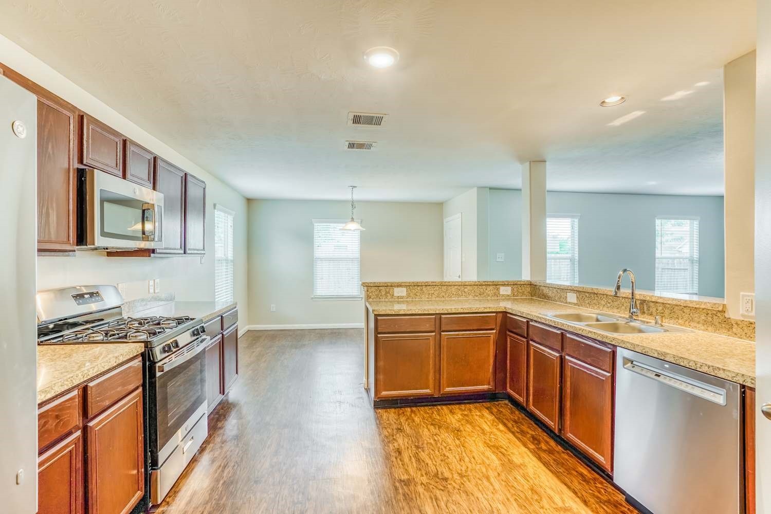 12631 Mountain Daisy Road Houston, TX 77038 - Photo 9 of 17