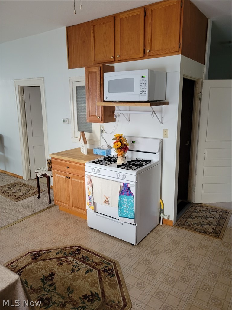 7714 State Road Cleveland, OH 44134 - Photo 7 of 34