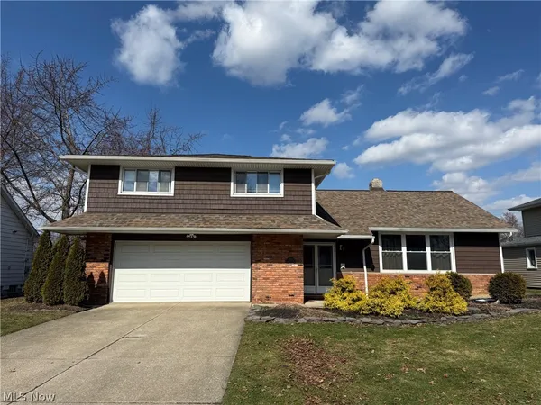 $2,850 | 2021 Aldersgate Drive, Lyndhurst, OH 44124