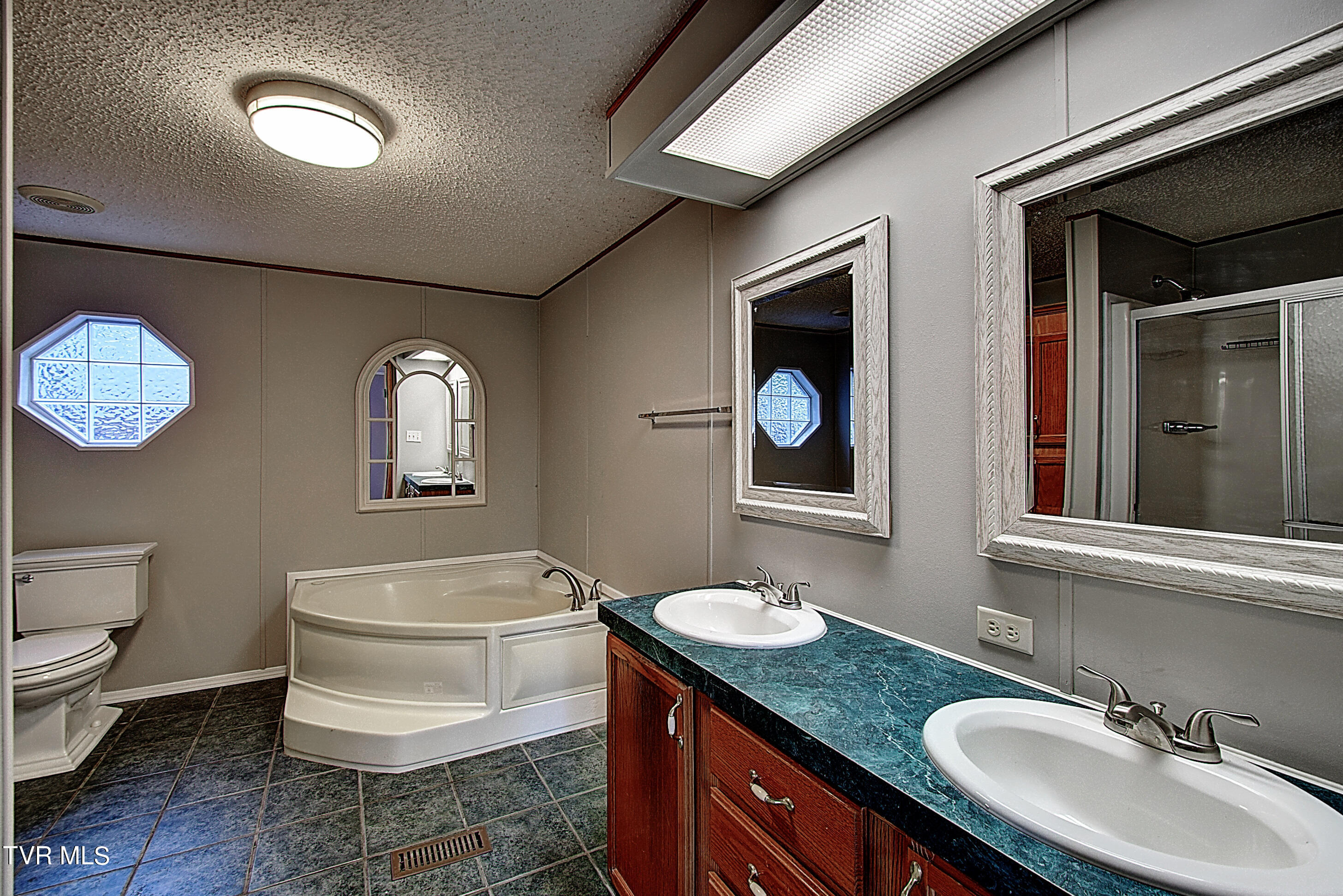 115 Campbell Rash Road Elizabethton, TN 37643 - Photo 27 of 39 DSC_0427And8more