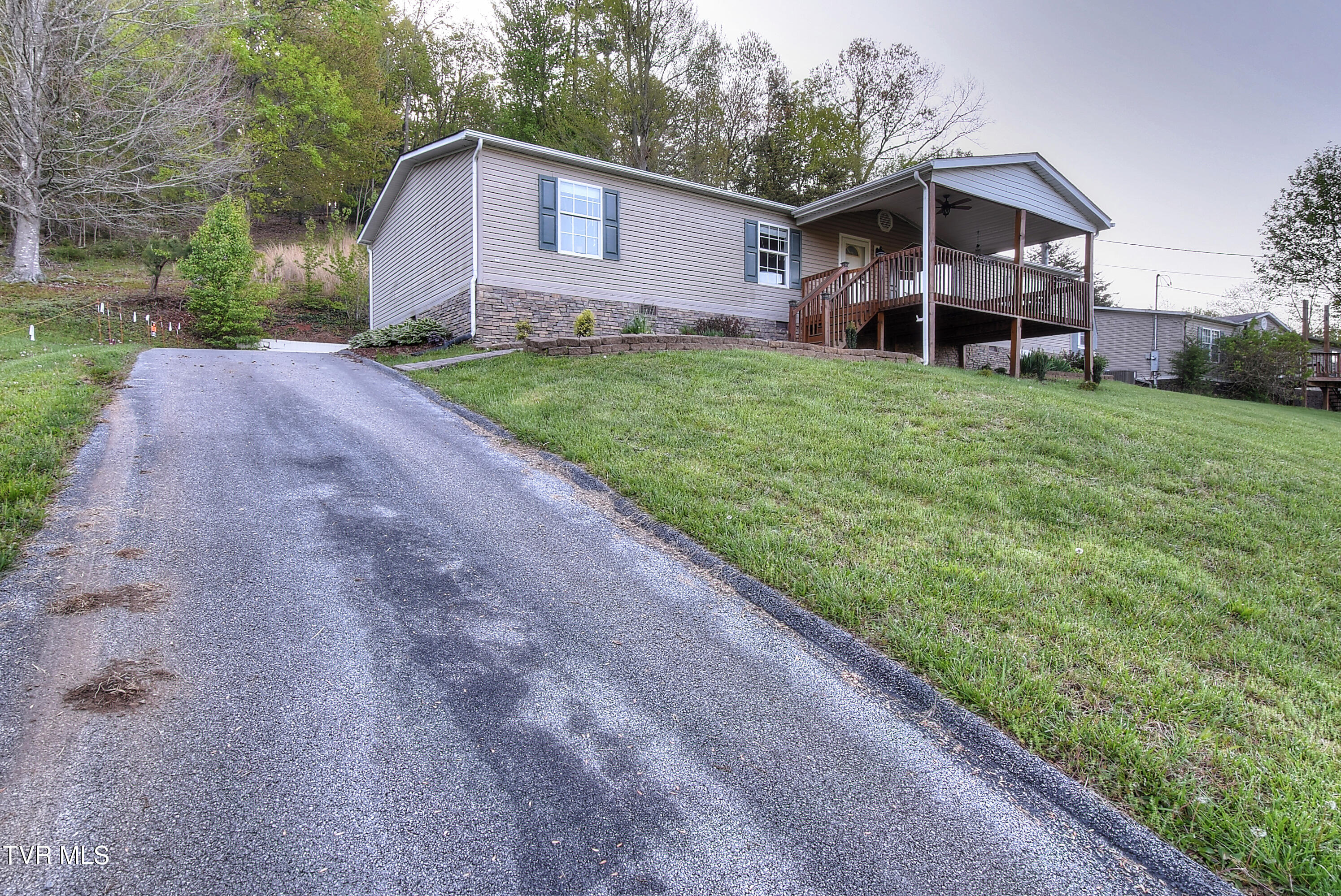 115 Campbell Rash Road Elizabethton, TN 37643 - Photo 3 of 39 DSC_0031_2_3_4_5_6