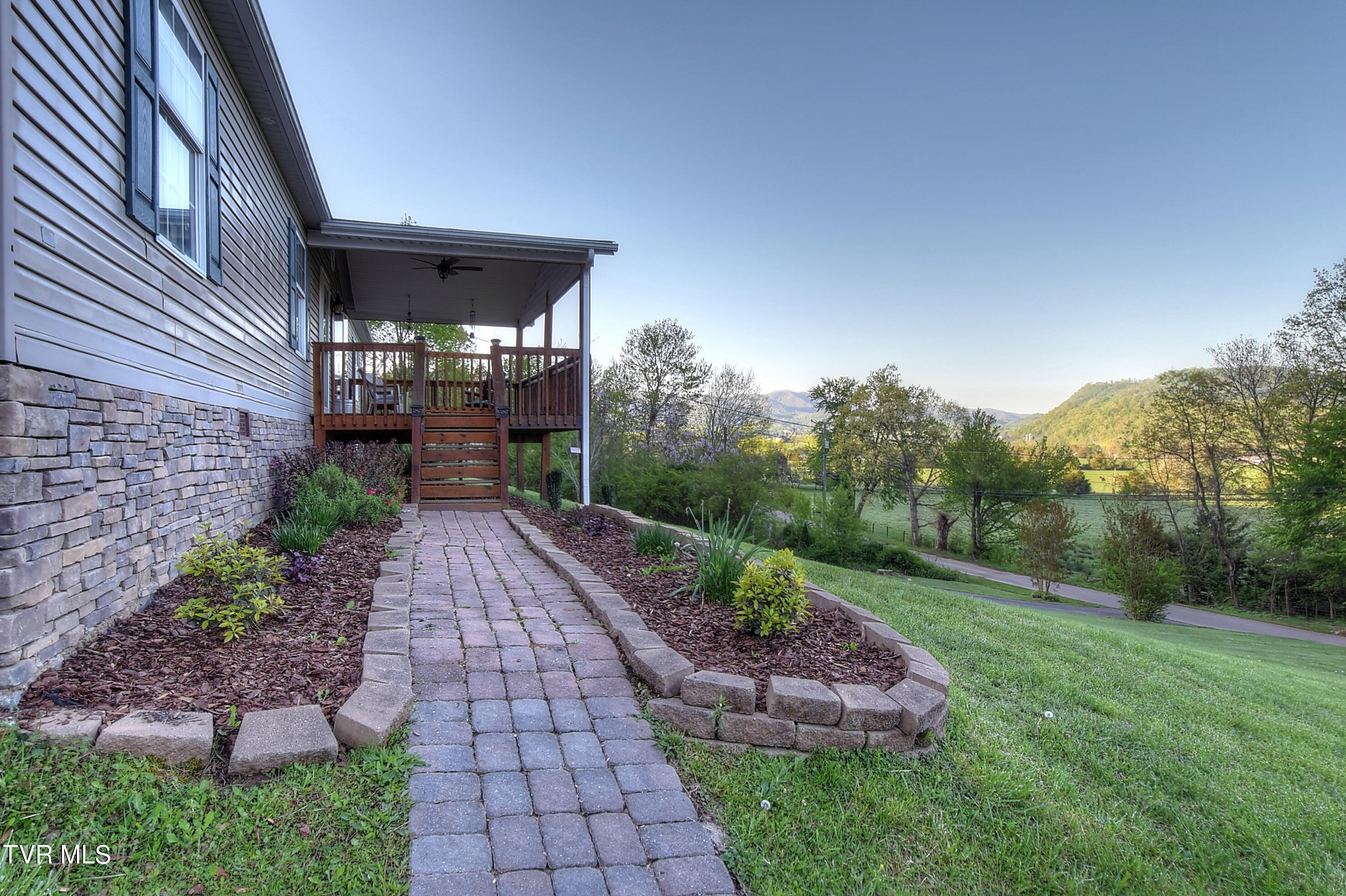 115 Campbell Rash Road Elizabethton, TN 37643 - Photo 4 of 39 DSC_0037_38_39_40_41_42
