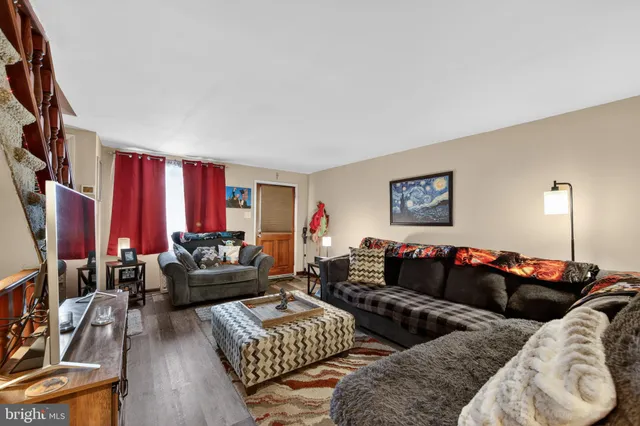 $230,000 | 704 Crescent Drive, Glenolden, PA 19036