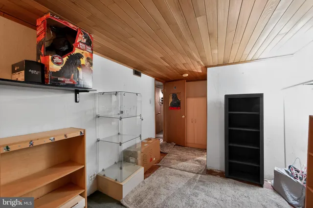 $230,000 | 704 Crescent Drive, Glenolden, PA 19036