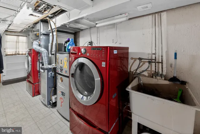 $230,000 | 704 Crescent Drive, Glenolden, PA 19036