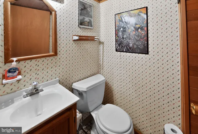 $230,000 | 704 Crescent Drive, Glenolden, PA 19036