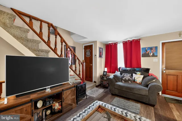 $230,000 | 704 Crescent Drive, Glenolden, PA 19036