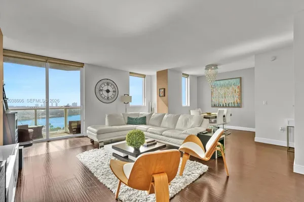 $763,400 | 244 Biscayne Boulevard, Unit 1803, Miami, FL 33132