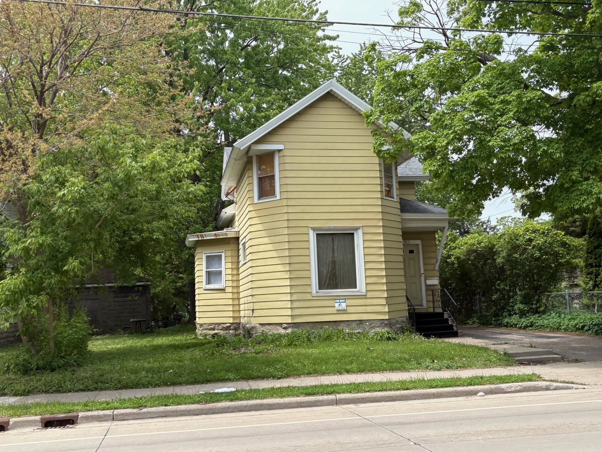 811 Jackson Street Oshkosh, WI 54901 - Photo 1 of 1