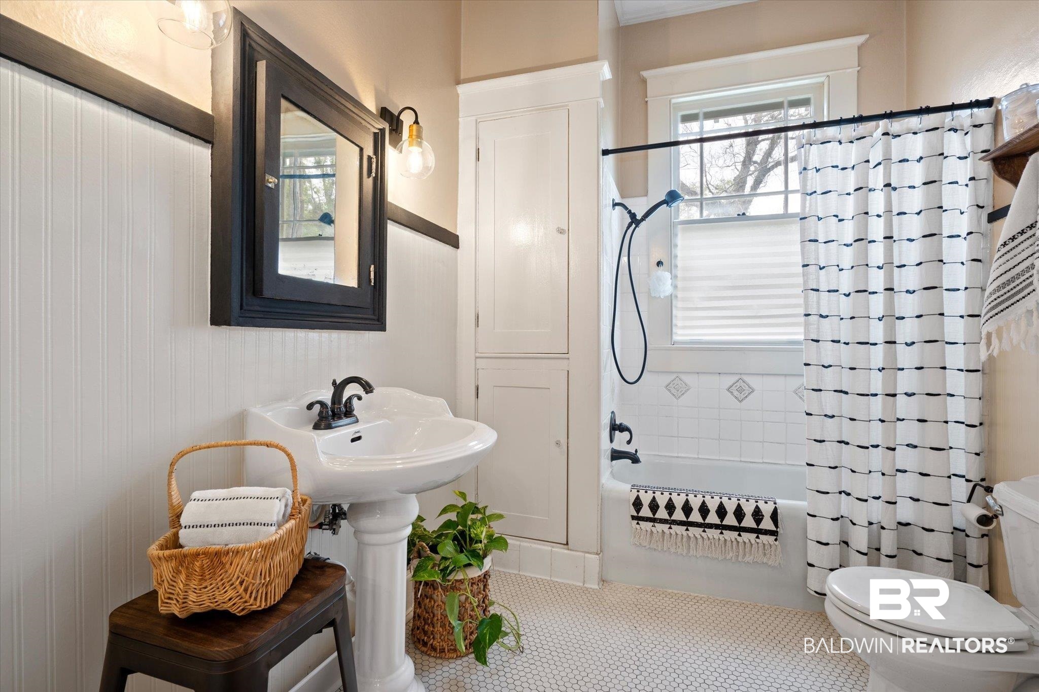 466 Michigan Avenue Mobile, AL 36604 - Photo 21 of 38 Bathroom