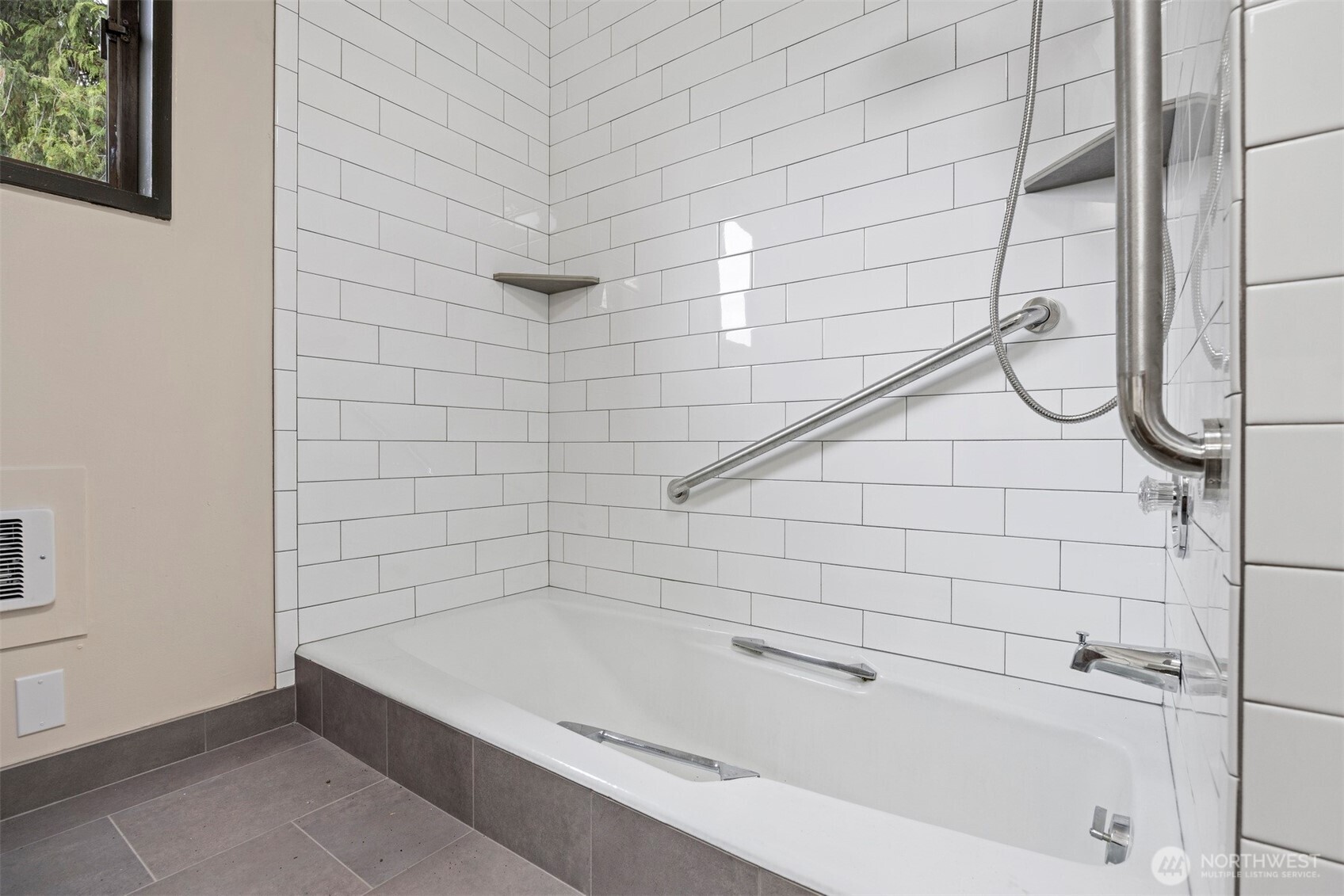 18928 Bow Hill Road Burlington, WA 98233 - Photo 24 of 39 a bathroom with a bathtub
