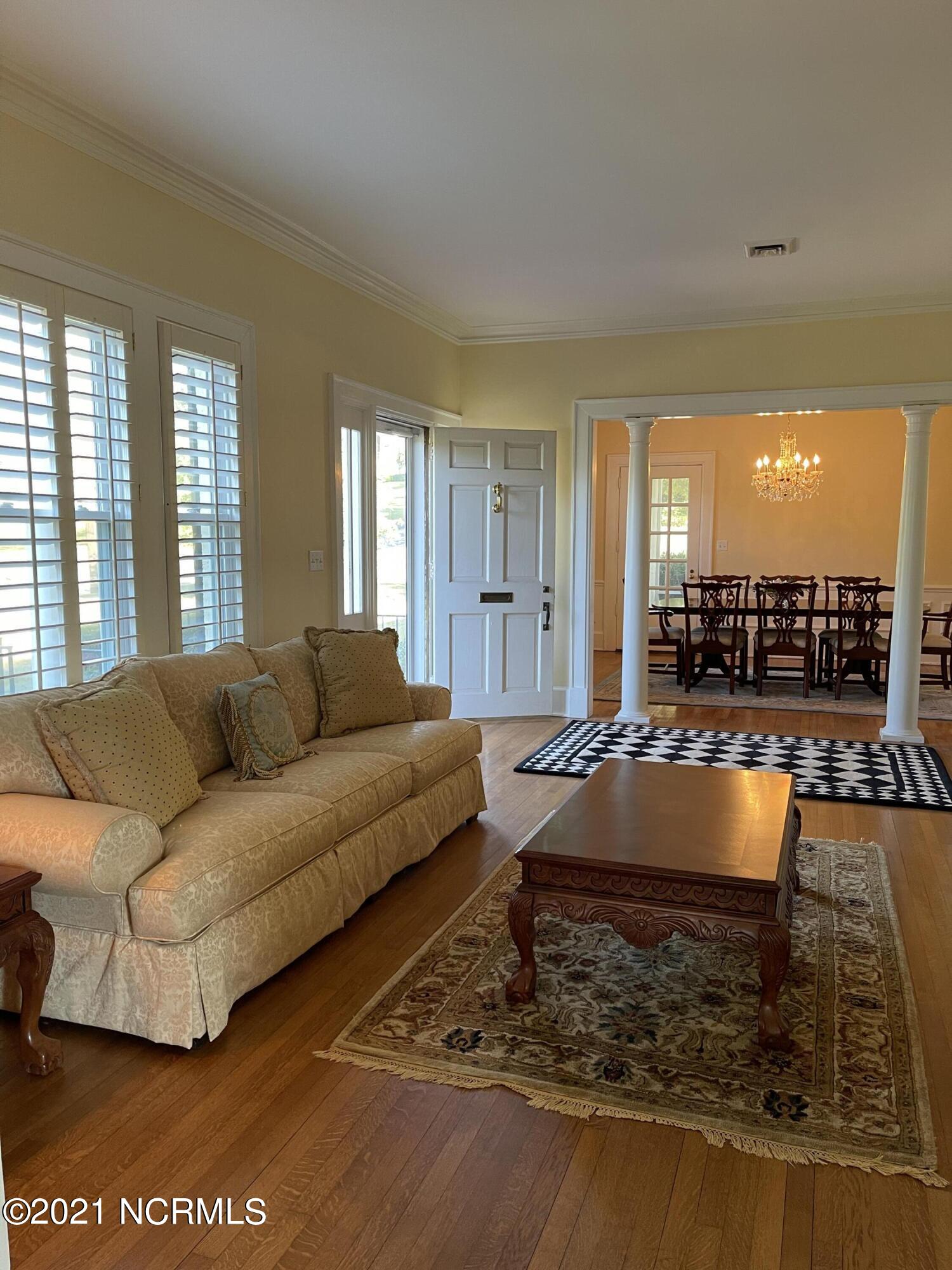 909 W Road Kinston, NC 28501 - Photo 15 of 43 Living Room