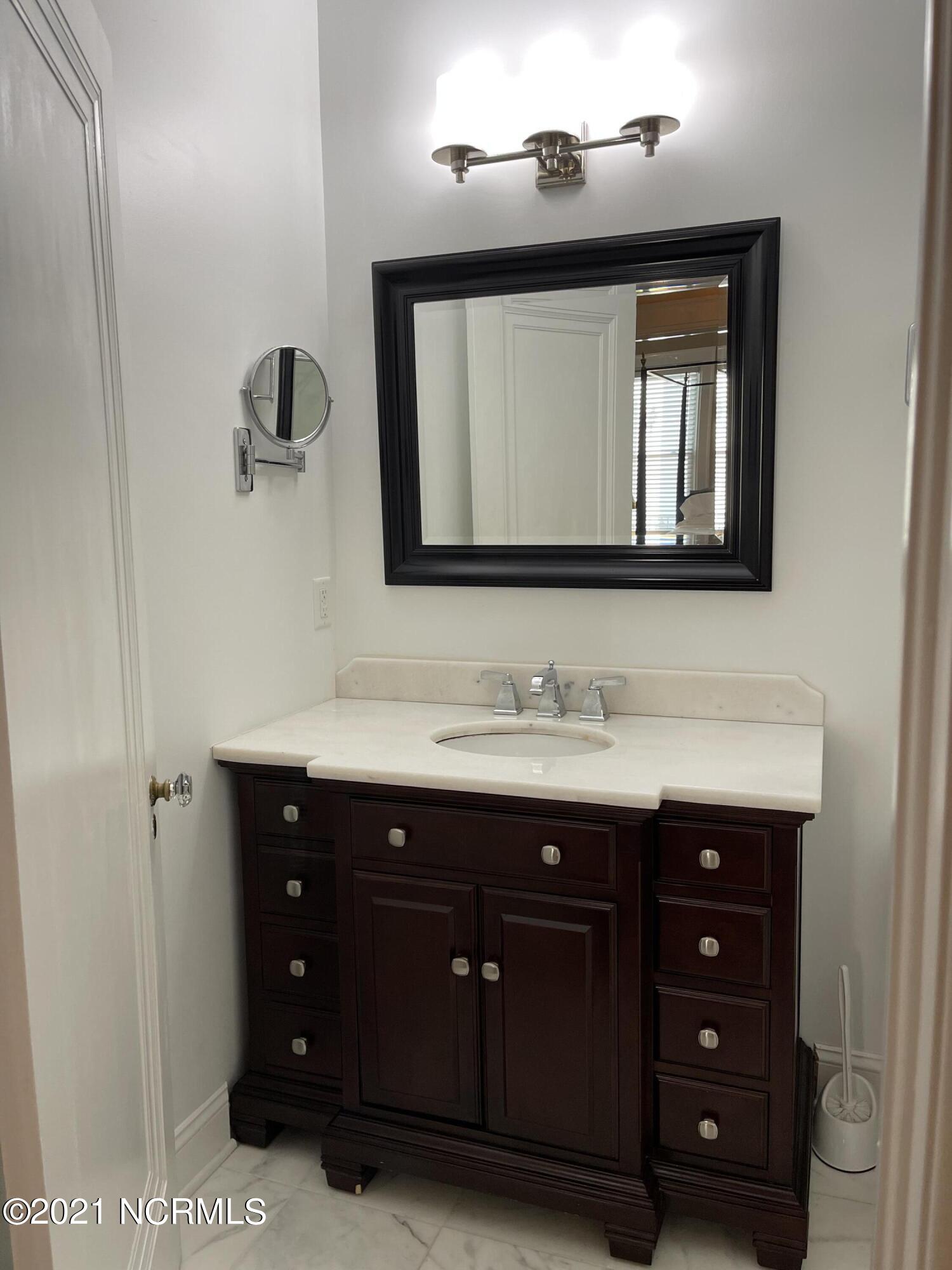 909 W Road Kinston, NC 28501 - Photo 34 of 43 Hall Bathroom
