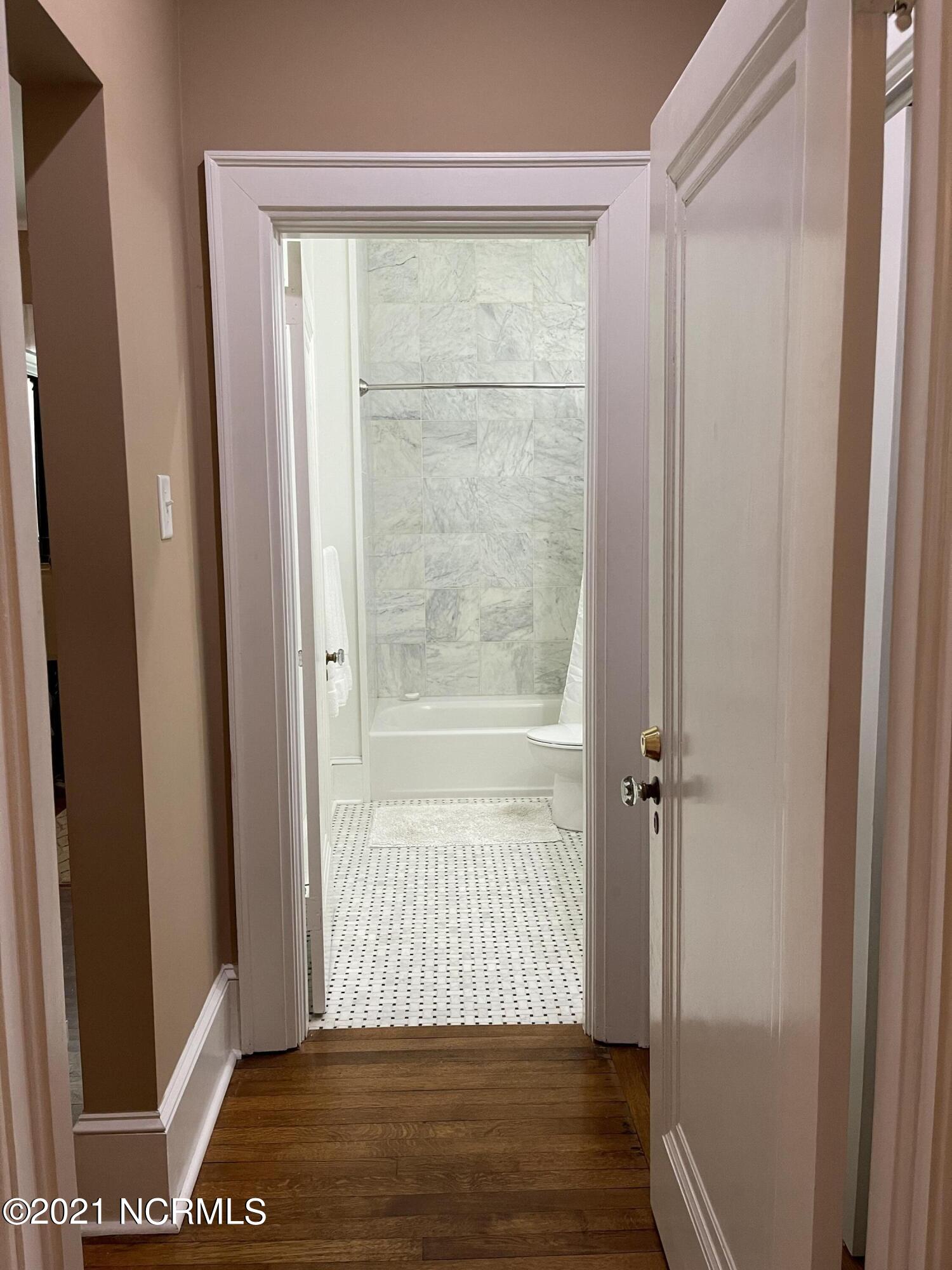 909 W Road Kinston, NC 28501 - Photo 38 of 43 Primary Suite