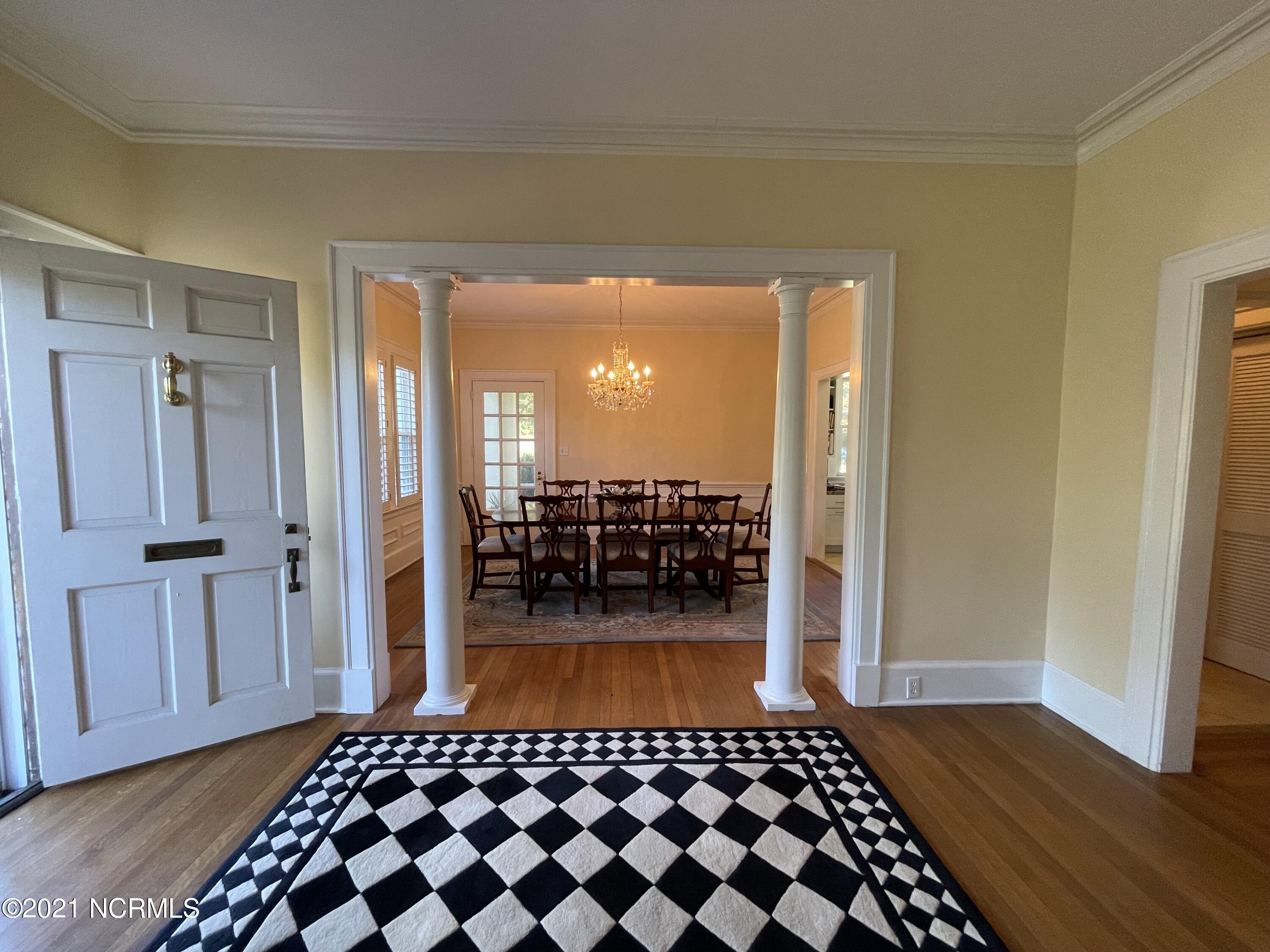 909 W Road Kinston, NC 28501 - Photo 8 of 43 Foyer/Front Door