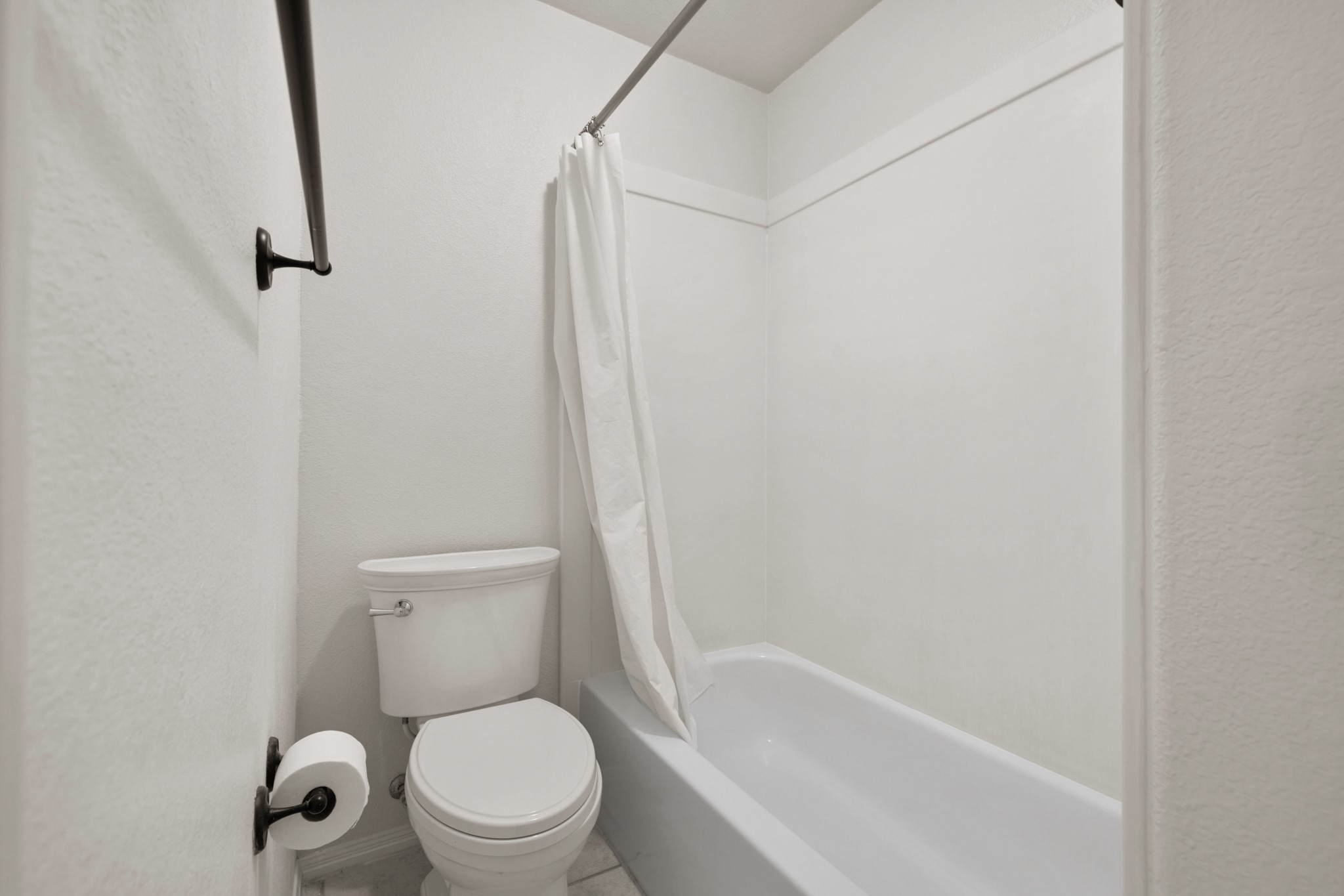 910 Vanguard Street Austin, TX 78734 - Photo 29 of 40 2nd full bath upstairs