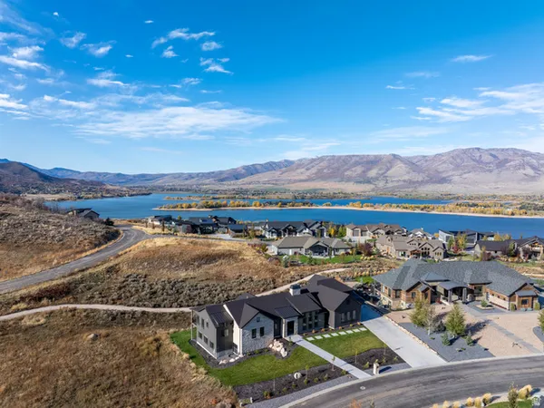$2,400,000 | 6188 East Hummingbird Point, Huntsville, UT 84317