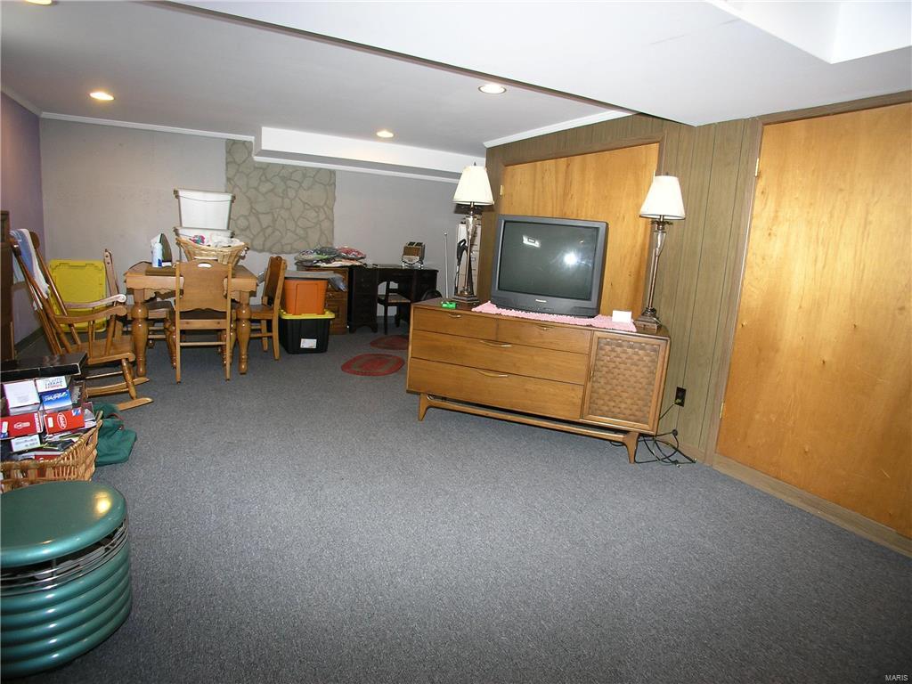 1910 Gloria Road St. Louis, MO 63125 - Photo 21 of 22 Gallery Image 21