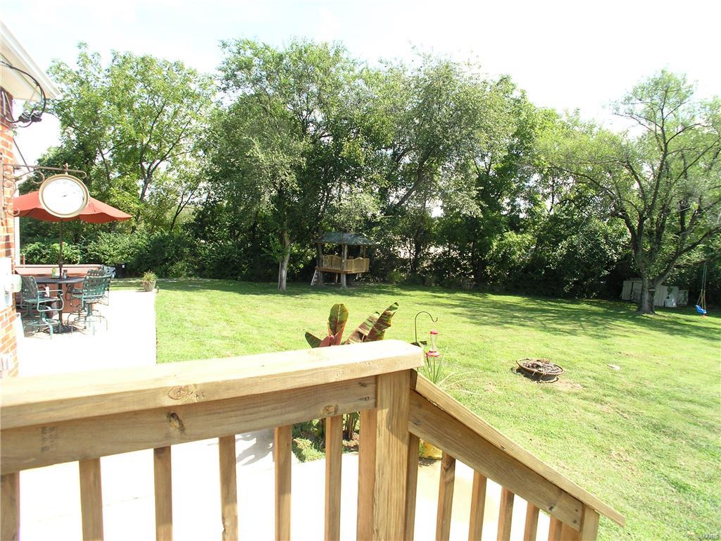 1910 Gloria Road St. Louis, MO 63125 - Photo 3 of 22 Gallery Image 3