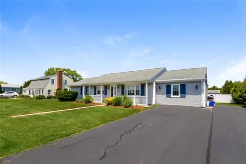 $1,050,000 | 39 Davisville Lane, Narragansett, RI 02882