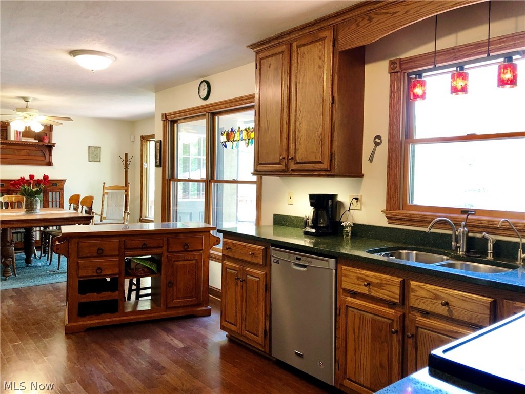 3937 Minor Road Akron, OH 44321 - Photo 5 of 31