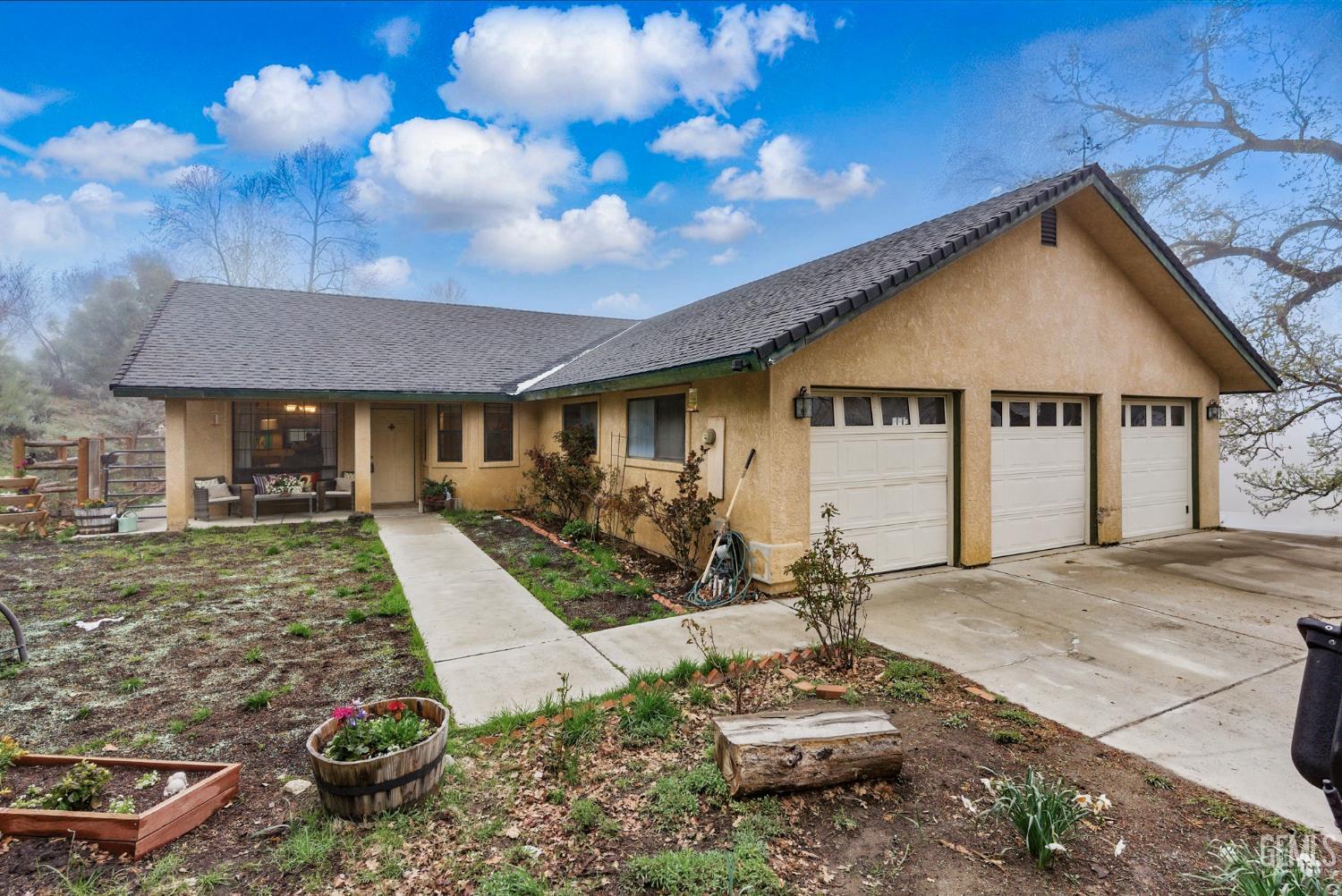Undisclosed Address Tehachapi, CA 93561 - Photo 40 of 40 a front view of a house with garden