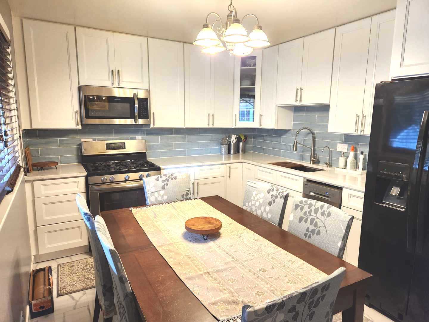 9559 Sumac Road, Unit C Des Plaines, IL 60016 - Photo 4 of 9 Gallery Image 4
