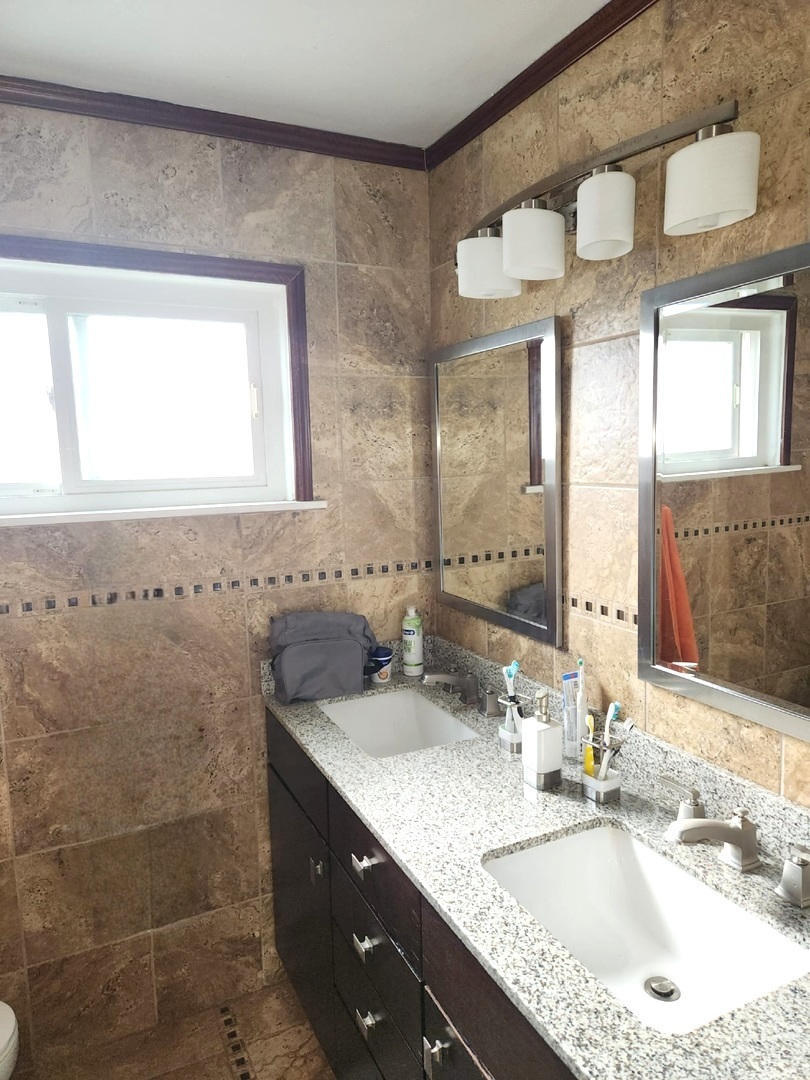 9559 Sumac Road, Unit C Des Plaines, IL 60016 - Photo 7 of 9 Gallery Image 7