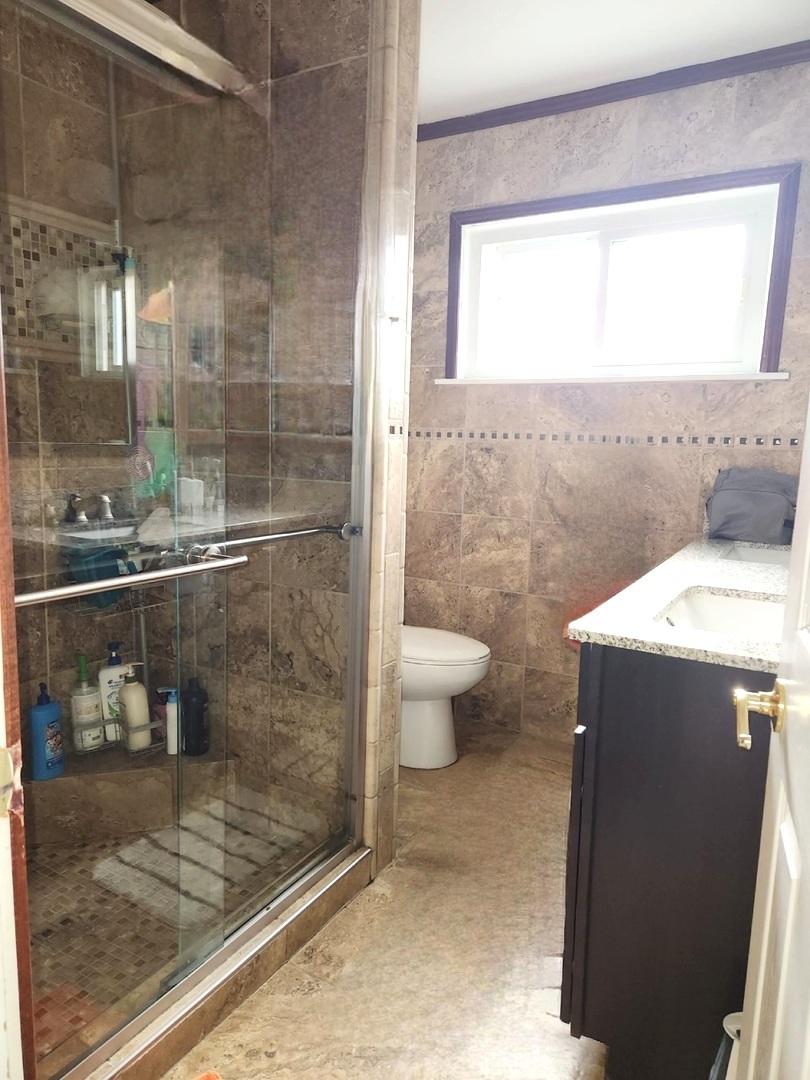 9559 Sumac Road, Unit C Des Plaines, IL 60016 - Photo 8 of 9 Gallery Image 8