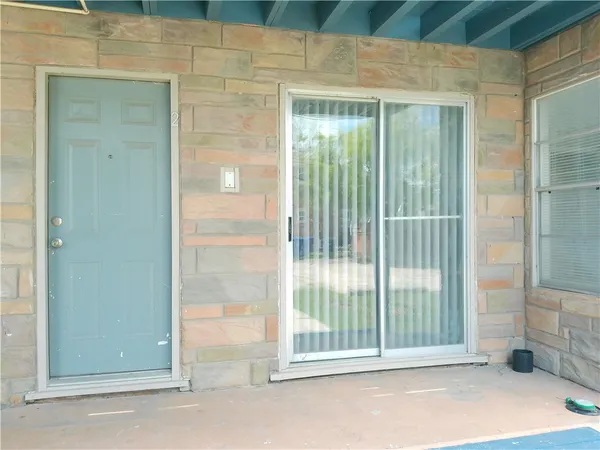 $1,000 | 829 Indiana Avenue, Unit 2, Corpus Christi, TX 78404