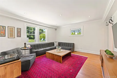 $1,925,000 | 10 Cambridge Court, Larchmont, NY 10538