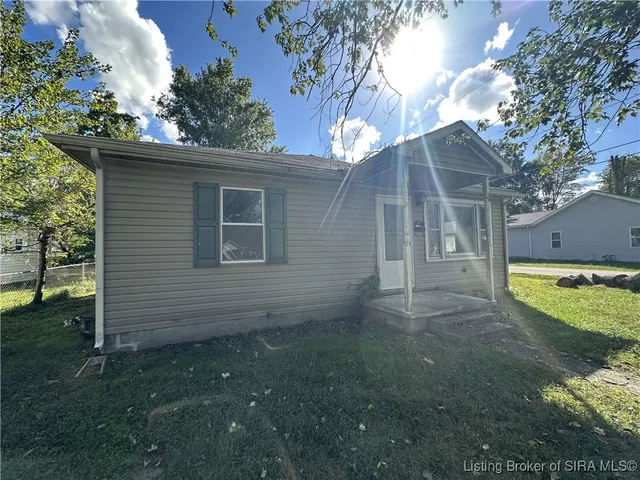 $165,000 | 491 West Cross Street, Austin, IN 47102
