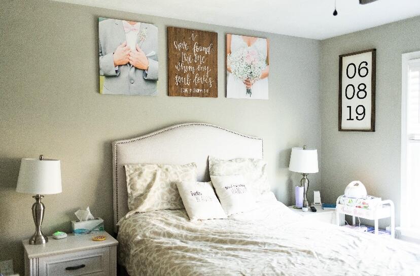 8320 Robin Lynn Road Roanoke, VA 24019 - Photo 5 of 21 a bedroom with a bed and a painting on the wall