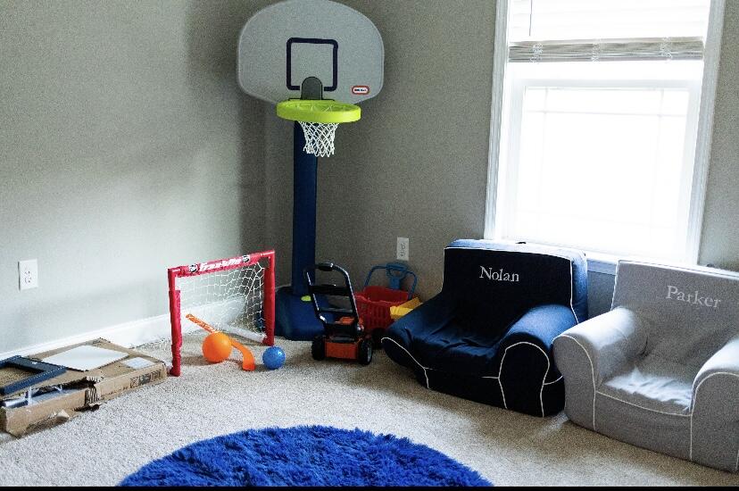 8320 Robin Lynn Road Roanoke, VA 24019 - Photo 8 of 21 a room with furniture and a window