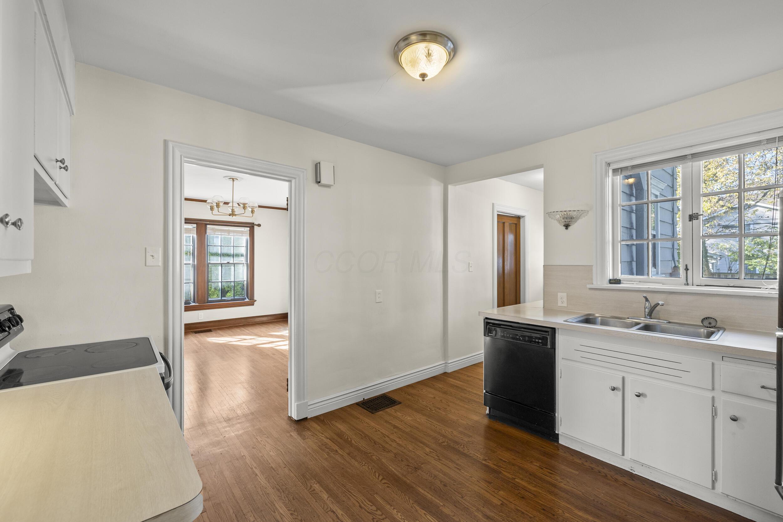 1955 Coventry Road Columbus, OH 43212 - Photo 21 of 46 25_kitchen 03
