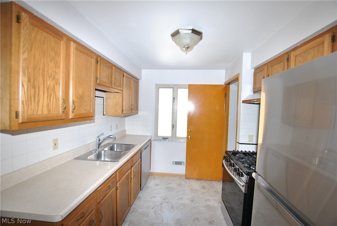 2801 Snow Road, Unit 2803 Cleveland, OH 44134 - Photo 2 of 31