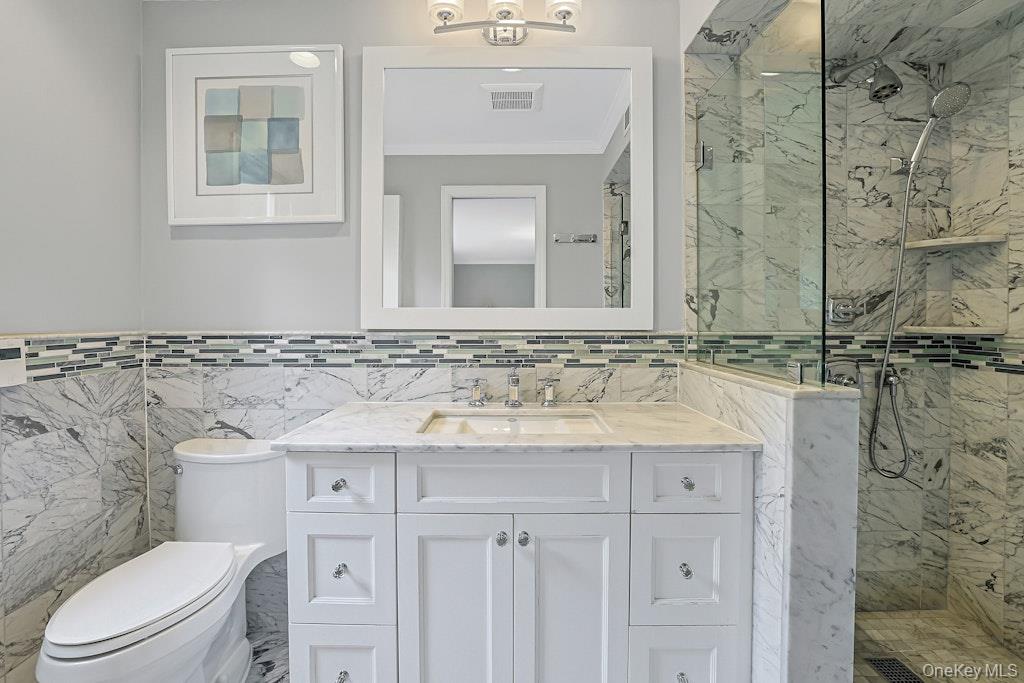 305 Stratton Road New Rochelle, NY 10804 - Photo 22 of 32 a bathroom with a sink and a toilet