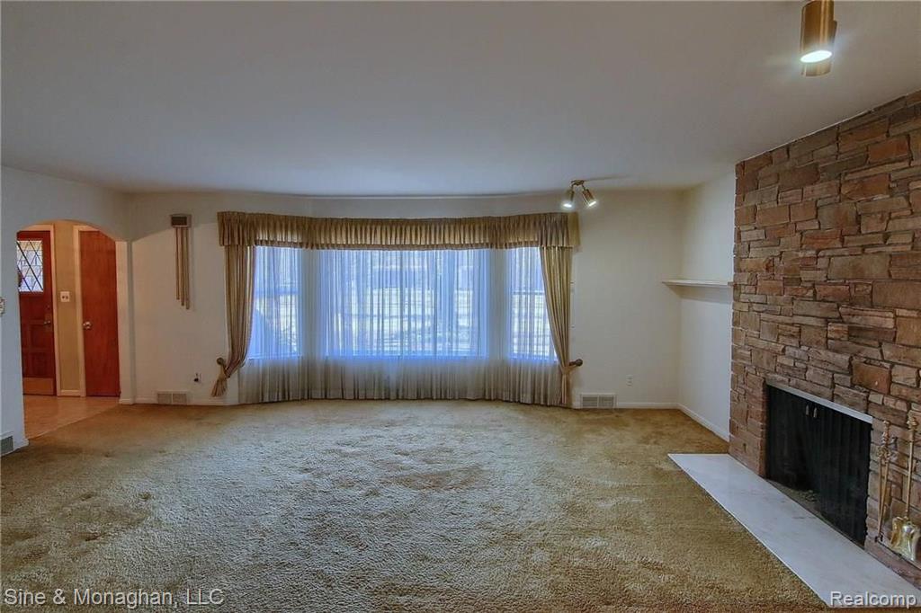 150 Lewiston Road Grosse Pointe Farms, MI 48236 - Photo 4 of 37