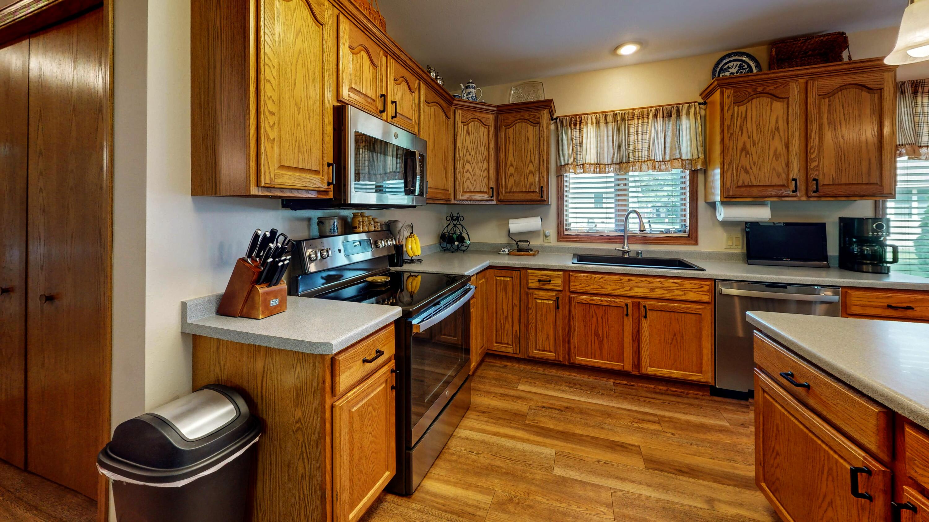 1505 Raveen Street Fort Atkinson, WI 53538 - Photo 12 of 58 1505-Raveen-Street-Fort-Atkinson-Kitchen