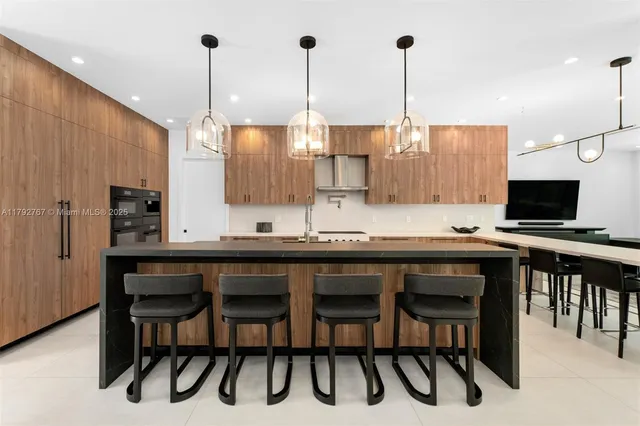 $7,000,000 | 13180 Old Cutler Road, Pinecrest, FL 33156