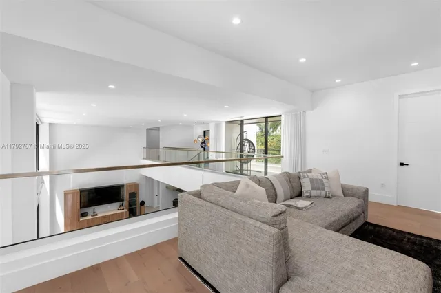 $7,000,000 | 13180 Old Cutler Road, Pinecrest, FL 33156