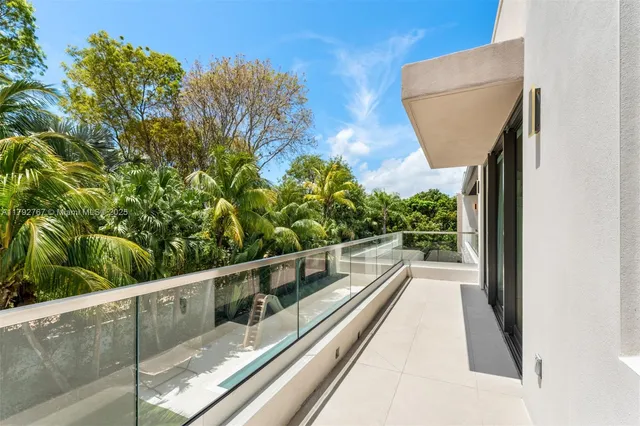 $7,000,000 | 13180 Old Cutler Road, Pinecrest, FL 33156