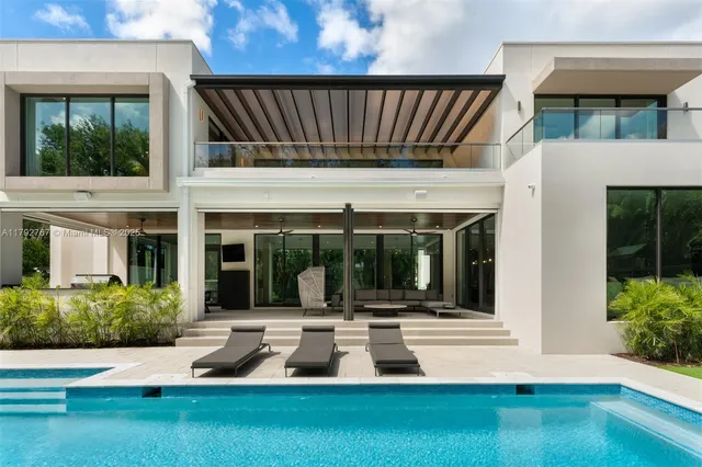 $7,000,000 | 13180 Old Cutler Road, Pinecrest, FL 33156