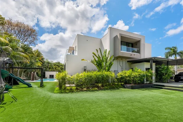 $7,000,000 | 13180 Old Cutler Road, Pinecrest, FL 33156