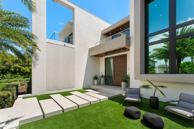 $7,000,000 | 13180 Old Cutler Road, Pinecrest, FL 33156