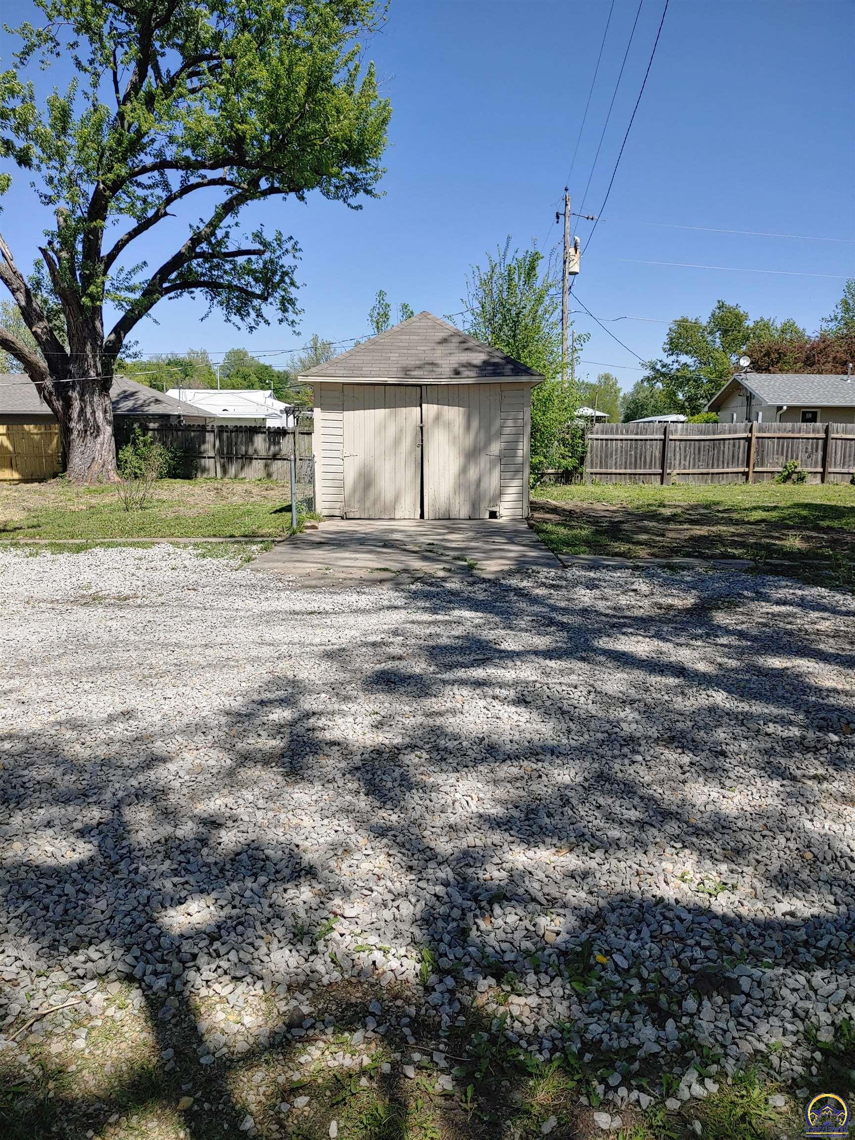 1403 Frazier Street Valley Falls, KS 66088 - Photo 12 of 20